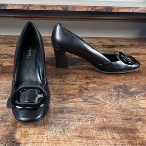 Vaneli black‎ leather chunky block heel heel buckle front 7.5